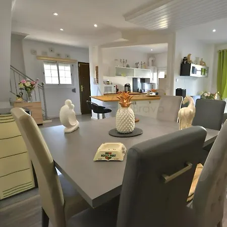 Casa Piscina - 10km Lloret De Mar Holiday home Massanet De La Selva
